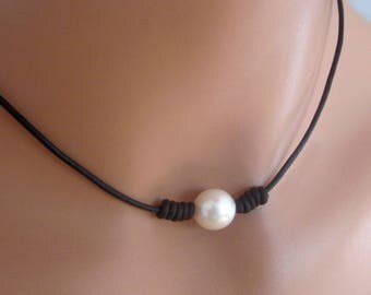 Leather Pearl Choker Necklace Womens Girls Casual Jewelry Gift Solo Freshwater Pearl Minimalist Black or Brown Trendy Boho