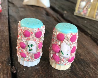 Vintage Turquoise Shell and Glitter Crusted Florida Souvenir Salt and Pepper Shakers