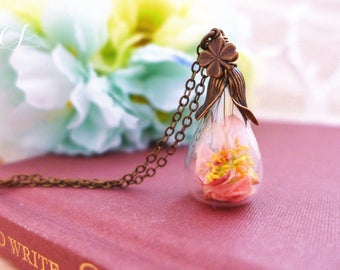 Flower Terrarium Necklace, Four Leaf Clover Necklace, Dried Flower Necklace, Real Flower Jewelry, Light Pink Necklace Good Luck Gift for Her