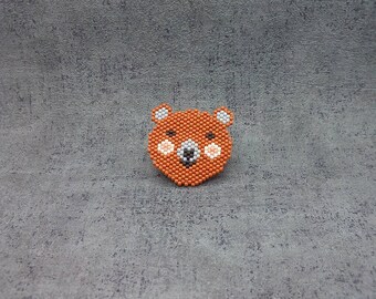 Brown bear brooch made of miyuki / Brown bear brooch in miyuki