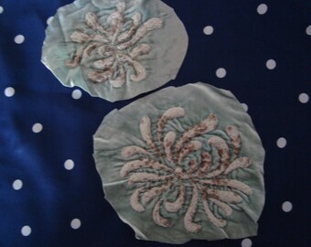 2 application antique flowers on velvet