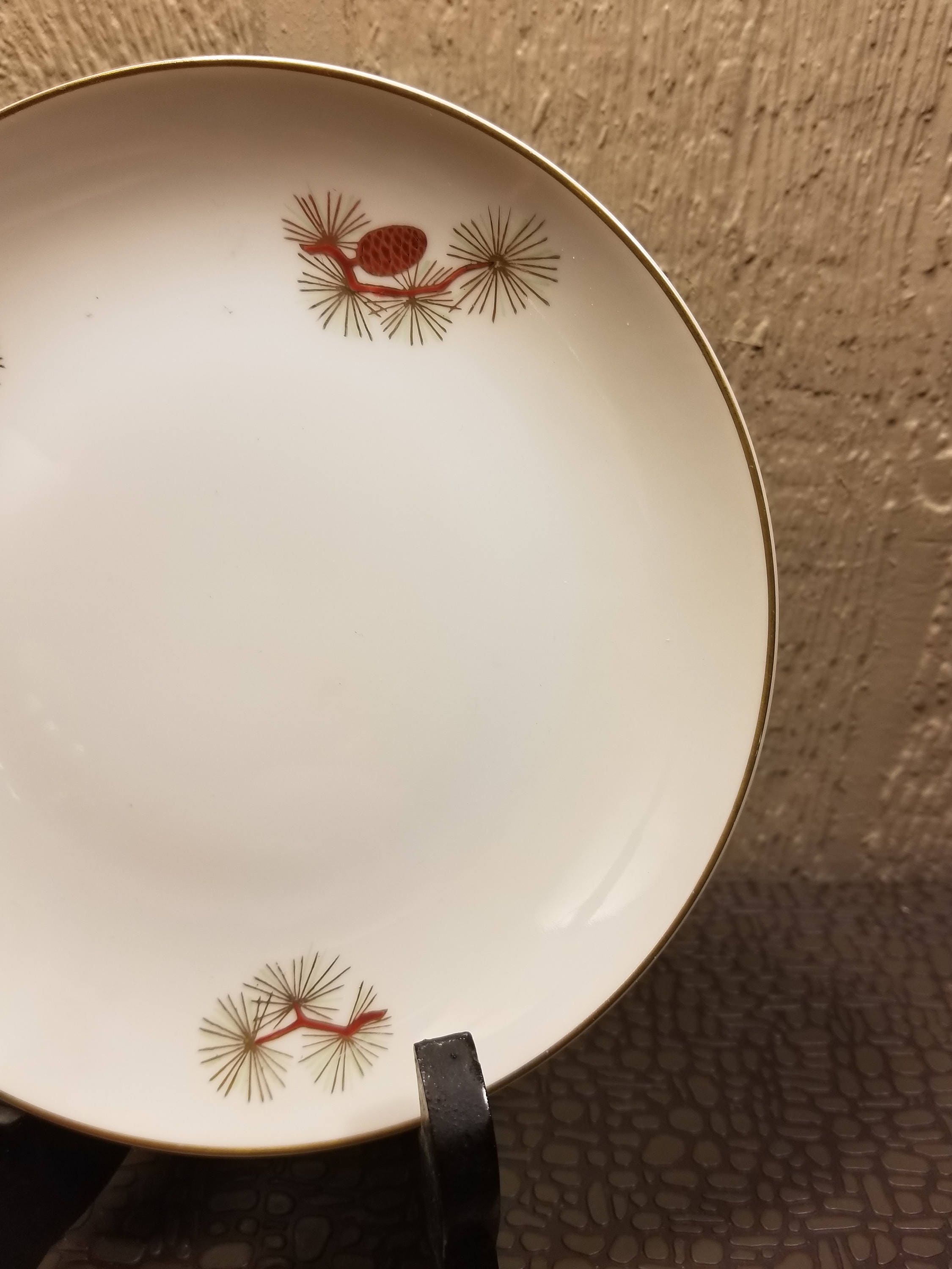 Fukagawa China 7.5 Salad Plate Pine Cone Design Coupe Chape Japan ... Fukagawa China 7.5 Salad Plate Pine Cone Design Coupe Chape Japan ...