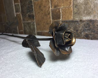A set of 6 roses