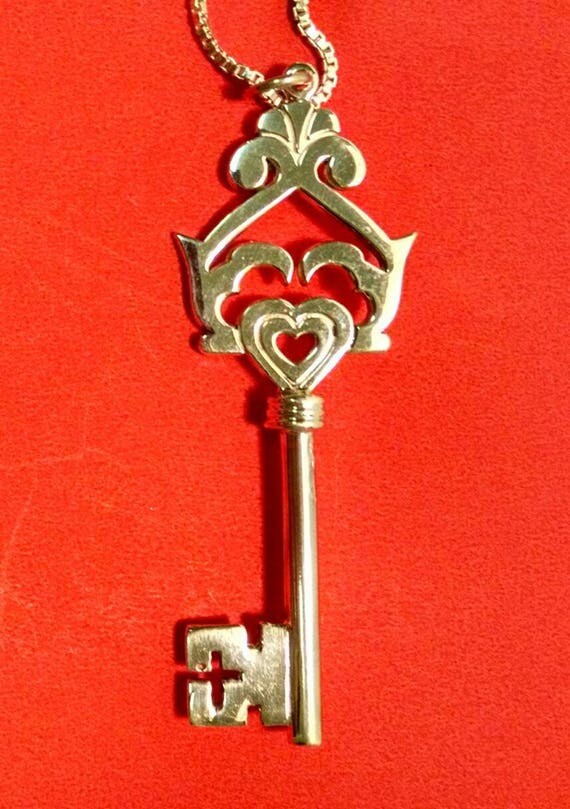 Large Elegant Key sterling silver .925 on 18 box chain