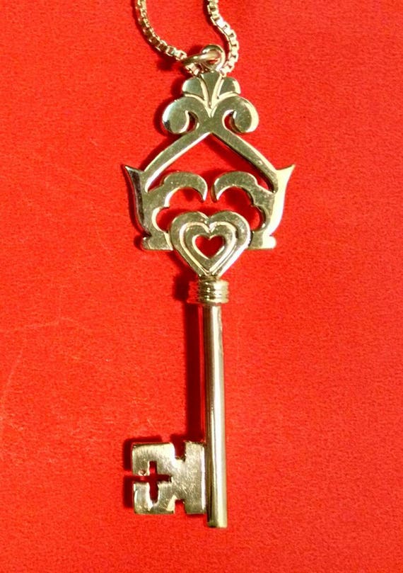 Large Elegant Key sterling silver .925 on 18 box chain