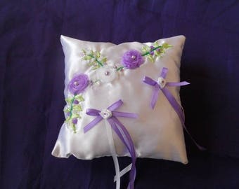Pillow embroidered flowers on Ribbon (wedding)