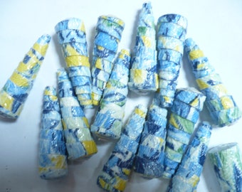 Lot De 30 Perles En Papier Vernis Forme Pâquerettes Bleues - Fait Main, Neuf Sans Emballage