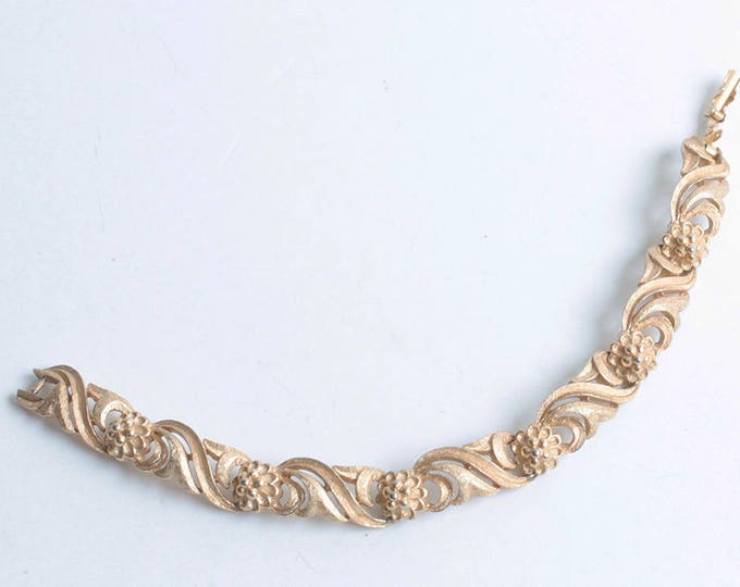 Floral Design Link Bracelet Gold Tone Signed Avon Swirls Flowers Vintage