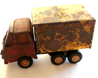 vintage Tonka moving dump truck, prop, photo prop, rusty trucks