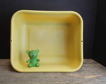 Vintage 1970s Gold Rubbermaid Dish Pan // Retro Kitchen // Laundry Pail
