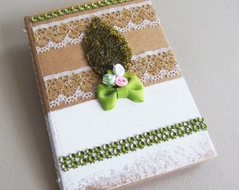 Carnet de Notes Tendance Nature - Dentelle, fleur tissu, strass - Confection fait main - Création d'artiste en pièce unique