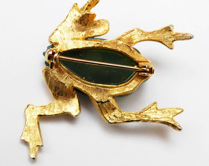 Frog Brooch - Green Lucite Resin - gold plated - Figurine vintage pin