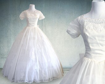1950s Wedding Dress with Sleeves Tulle, Lace and Organza in Ivory Ballgown