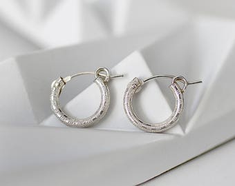 Small silver earrings, small silver hoop earrings, tiny hoops, minimalist earrings silver, tiny earrings, everyday earrings