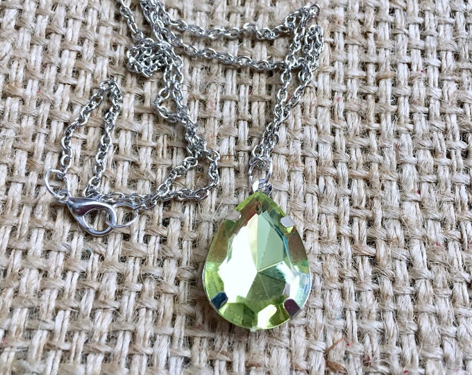 Peridot Necklace, Birthstone Necklace, Estate Necklace, Peridot Birthstone, August Birthday Gift, Birthstone for Mom, Teardrop Necklace