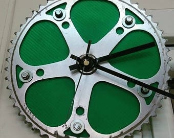 Wall clock made with an old chainring
