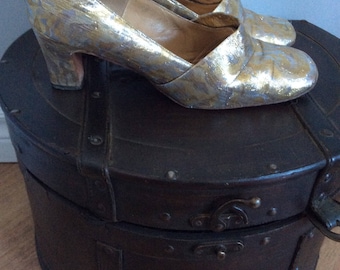 Vintage Baroque shoes gold and silver 1950s