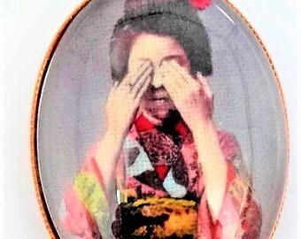 Gheisa hand embroidered brooch