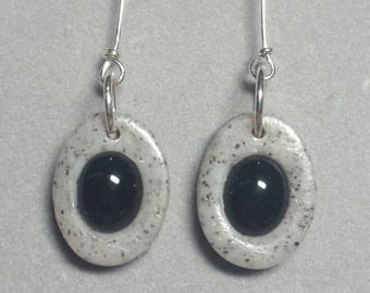 Yellow - Golden Plated Seep Pearl & Onyx Natural Stone Earrings 02 main image 1