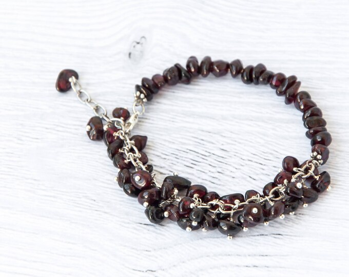 January birthstone jewelry, Birthstone bracelet for mom, Garnet bead bracelet, Red stone bracelet, Dark red bracelet, Deep red bracelet