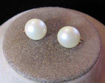 Vintage Pair Of Signed Richelieu Off White Faux Pearl Clip/Screw Back Earrings