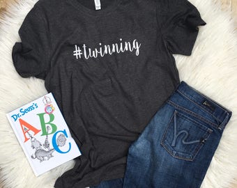 Twin mom, Funny Maternity Shirt, Plus size Maternity, Buns in the oven, Pregnancy Reveal shirt, Pregnancy Shirt, twins