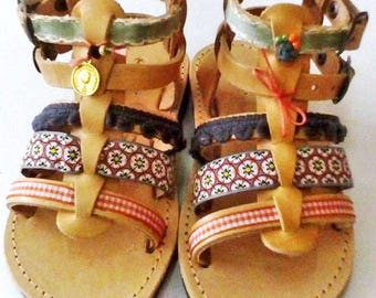 baby girl gladiator sandals, newborn baby girl, newborn gift, baby girl shoes, pom pom sandals, baby shoes, modern baby sandals,custom shoes