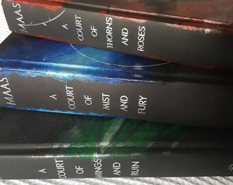 A Court of Sarah J Maas gift box.