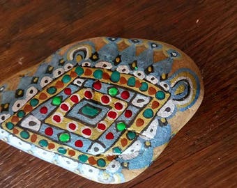 Diamond Pebble to the varnish has nails and indelible markers