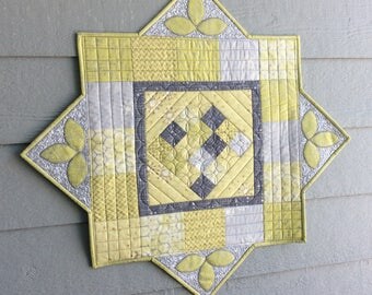 Quilted Table Topper, Triangle Point Quilt, Appliquéd Leaves, Green Gray Metallic Kitchen Decor