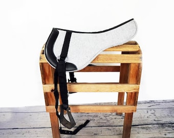 Treeless Felt Bareback Horse Trail Saddle 1