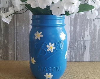 Pint size Mason jar with daisies