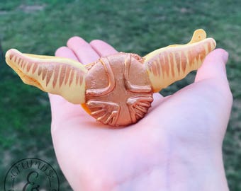 12 Harry Potter Golden Snitch Macarons