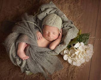 Newborn bonnet, Baby Alpaca-Silk, lace&cables, photography props