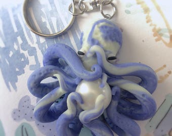 Cute 5.5 x 5.5cm matte pearl clutching and glow in the dark octopus keychain