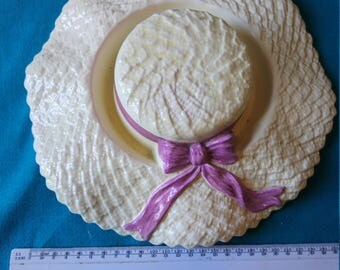 Pretty vintage Hat shaped flower holder.