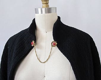 ON GUARD Vintage 50s Sweater Guard | 1950s Gold Tone, Pearl, Red Stone Collar Clip | Cardigan Chain Clip Jewelry | Secretary Rockabilly VLV