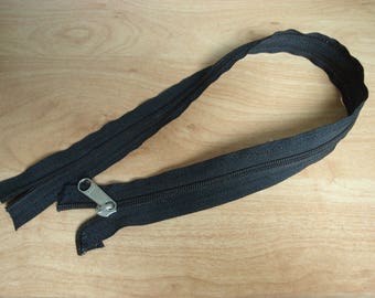 large zipper plastque black