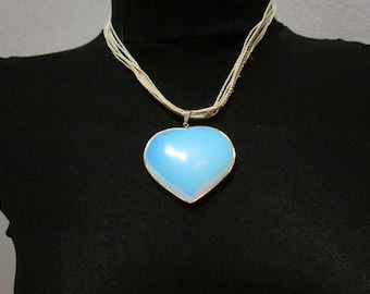 Tucun Strand and Moon Stone heart-shaped pendant necklace