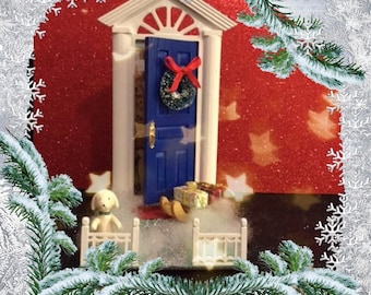 A Christmas welcome home. (Blue door)