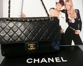BLaCK CHANEL BaG CLASSIc FLAP HANDBaG VINTAGE QUiLT LEATHeR PURsE GoLD CHAINs EVENINg DReSS Coco SHoULDER ToTE Cc TURNLoCK 2.55 Logo 90s SaC