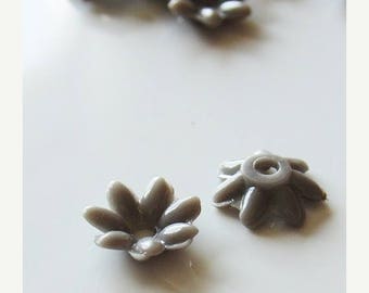 20% Off Sale Clearance 12mm Vintage Plastic Grey 7-Petal Flowers -85 Pieces - LCPL12-G