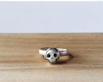 skull ring, pearl ring, sterling silver ring, June birthstone ring, dainty ring, pearl skull jewelry, Gothic wedding ring, Halloween ring