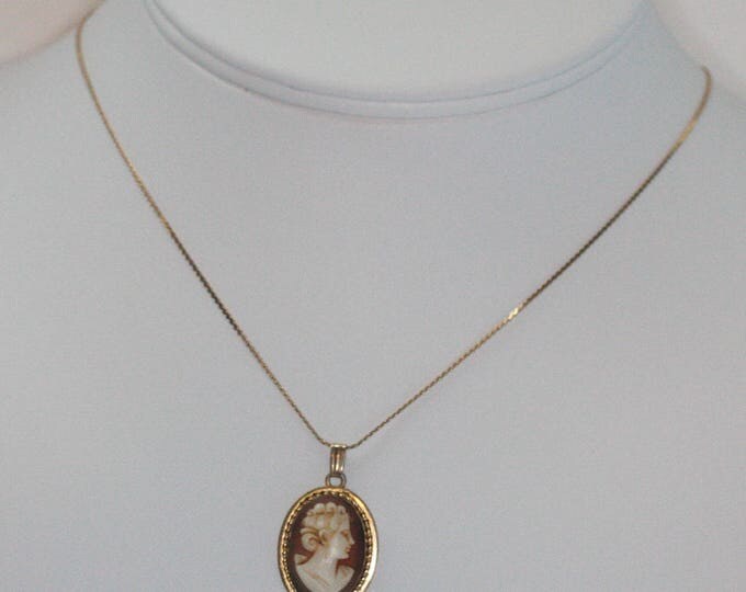 Carved Shell Cameo Pendant Necklace Oval Gold Filled Vintage
