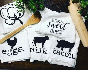 Vintage farmhouse kitchen decor. Farmhouse animals. Cow, sheep, pig, chicken.