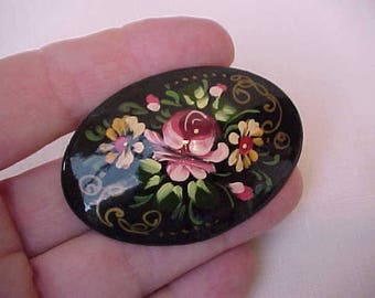 Lovely Vintage Hand Painted Wooden Russian Folk Art Brooch