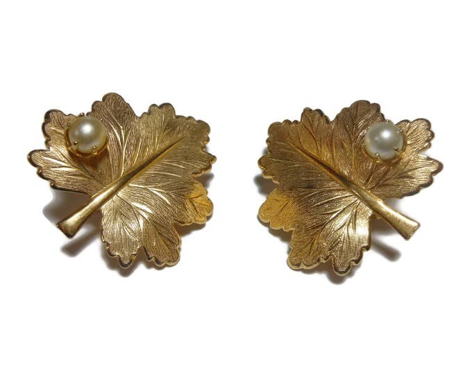 FREE SHIPPING Sarah Coventry earrings, 1960s whispering leaf collection, gold veined maple leaves, faux pearl clip earrings