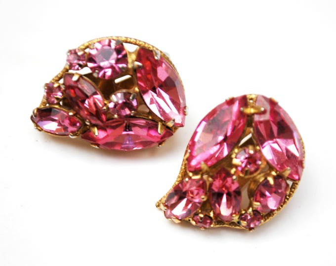 Pink Rhinestone Earrings - Tear drop - Crystal glass - Mid Century - clip on earrings