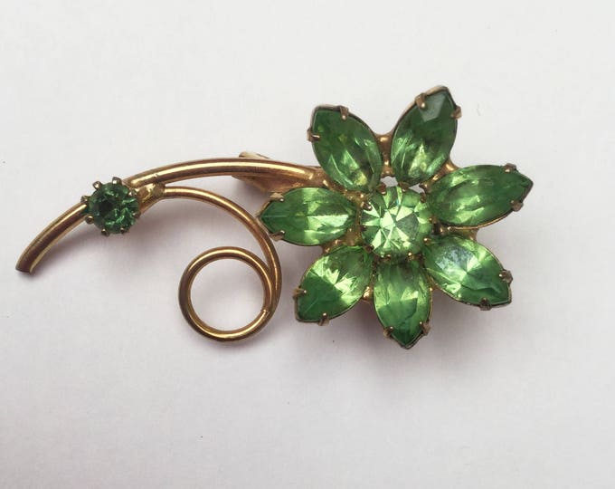 Green Rhinestone Flower Brooch - Gold metal - Mid Century Floral Pin