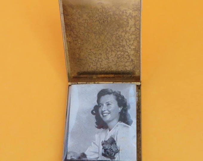 Vintage MOP Compact Picture Case - Portable Photograph Case, Collector's Picture Compact